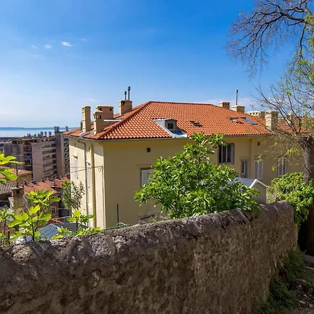 Appartement Amazing In With Wifi Rijeka